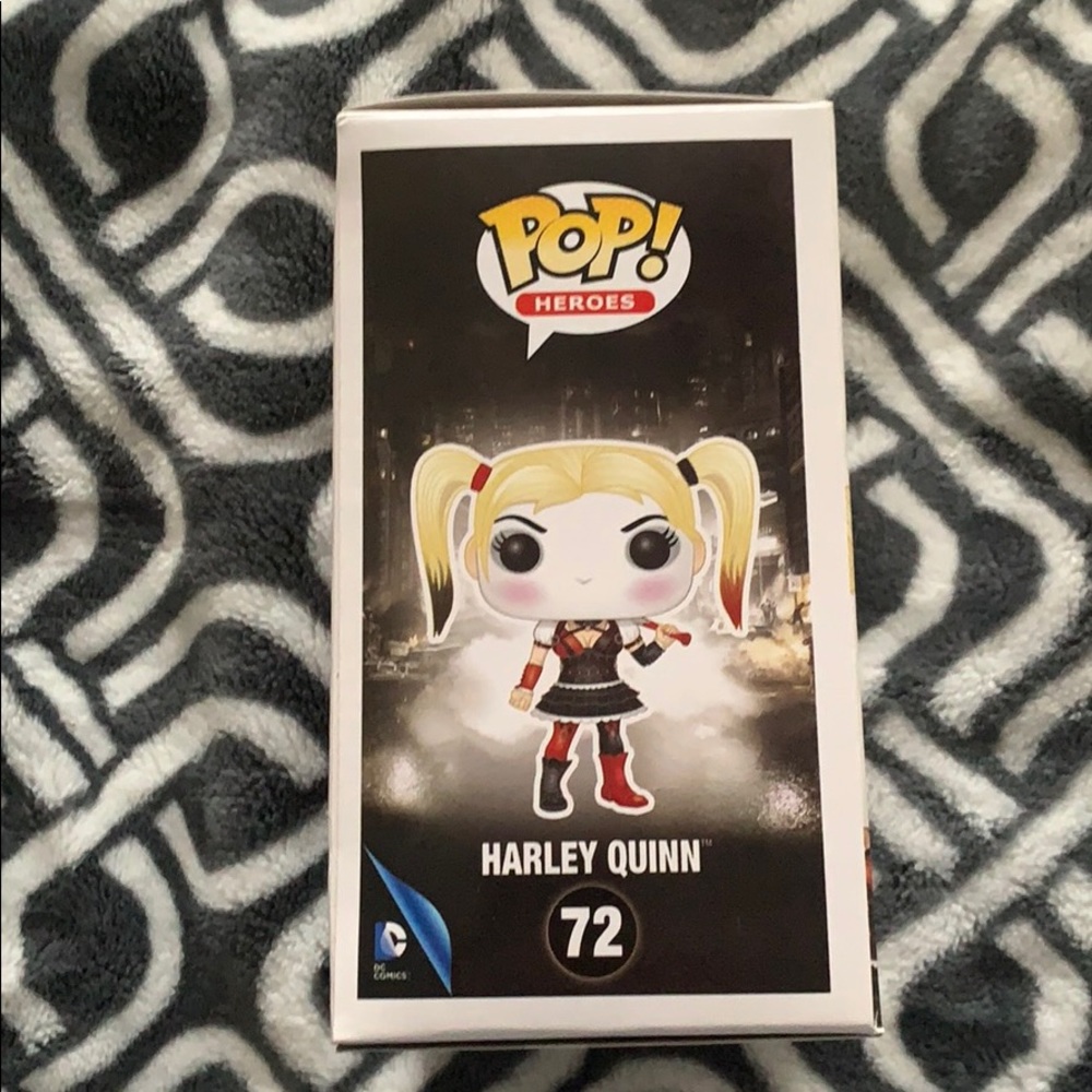 NWT COLLECTABLE - Picture 3 of 4